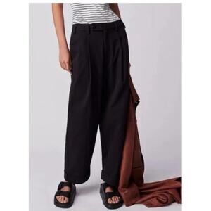 New NWOT Free People Needed Breaking Trousers Black Women‎ Size 8 Pleated Cuffed